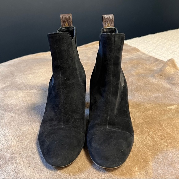 Louis Vuitton Black Suede Chelsea Boots - Picture 5 of 11